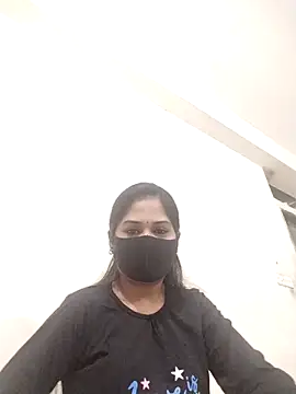 Green LaDY66 online show from 25, 11, 2025