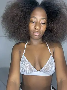 Snapshot of milarain chatting on 6, 4, 2026 milarain online show from 6, 4, 2026