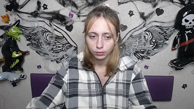 TracyLll online show from 11, 11, 2025