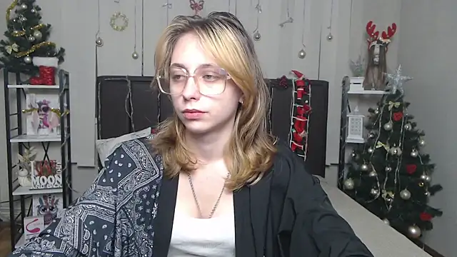 TracyLll online show from 21, 12, 2025