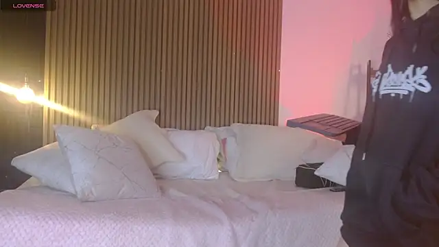 Skay bluee online show from 29, 10, 2025