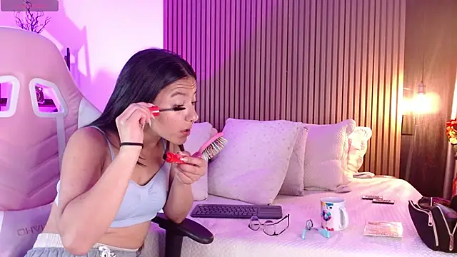 Skay bluee online show from 1, 11, 2025