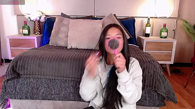 Skay bluee online show from 11, 11, 2025