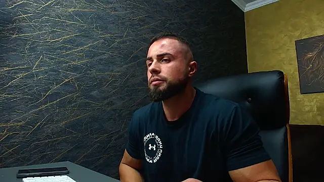 Snapshot of HayesWood chatting on 4, 11, 2025 HayesWood online show from 4, 11, 2025