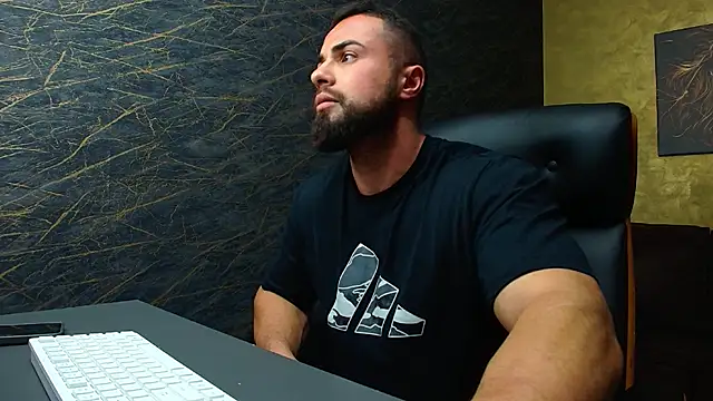 Snapshot of HayesWood chatting on 13, 11, 2025 HayesWood online show from 13, 11, 2025