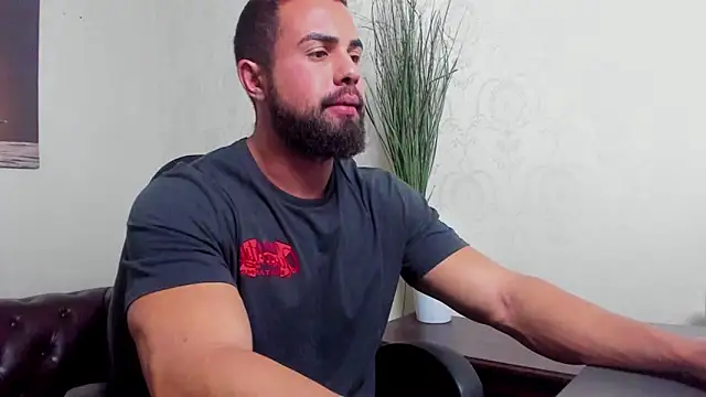 Snapshot of HayesWood chatting on 23, 11, 2025 HayesWood online show from 23, 11, 2025