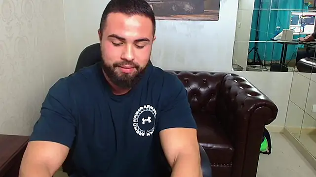 Snapshot of HayesWood chatting on 14, 12, 2025 HayesWood online show from 14, 12, 2025