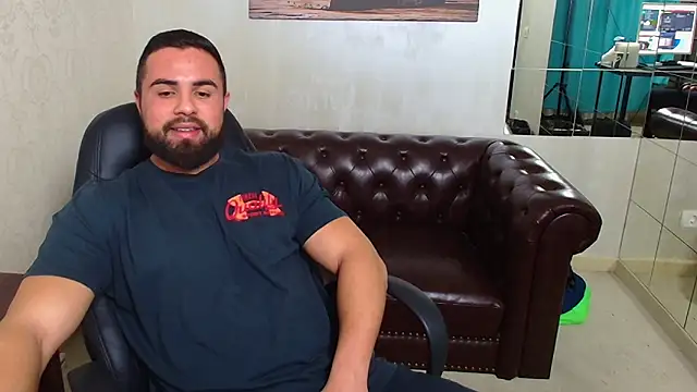 Snapshot of HayesWood chatting on 15, 12, 2025 HayesWood online show from 15, 12, 2025