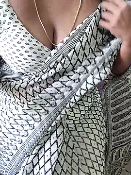 Snapshot of tamil_chitra12 chatting on 3, 11, 2025 tamil chitra12 online show from 3, 11, 2025