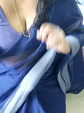 Snapshot of tamil_chitra12 chatting on 4, 11, 2025 tamil chitra12 online show from 4, 11, 2025