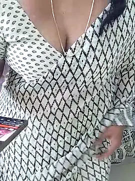 Snapshot of tamil_chitra12 chatting on 5, 11, 2025 tamil chitra12 online show from 5, 11, 2025