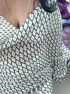 Snapshot of tamil_chitra12 chatting on 14, 11, 2025 tamil chitra12 online show from 14, 11, 2025