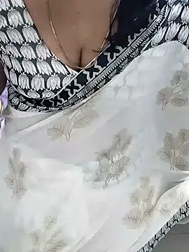 Snapshot of tamil_chitra12 chatting on 24, 11, 2025 tamil chitra12 online show from 24, 11, 2025