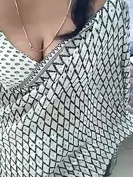 Snapshot of tamil_chitra12 chatting on 25, 11, 2025 tamil chitra12 online show from 25, 11, 2025