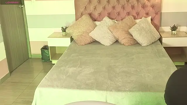 samantaortega   online show from 12, 11, 2025