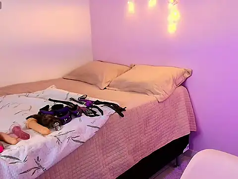 Snapshot of Aprilsweet2005 chatting on 15, 12, 2025 Aprilsweet2005 online show from 15, 12, 2025