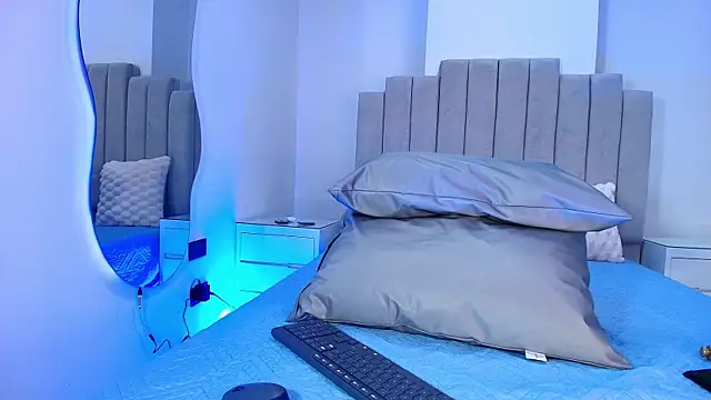 emma trix online show from 4, 12, 2025