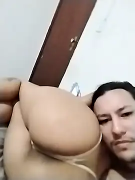 Snapshot of Iasmimbuttercup chatting on 7, 11, 2025 Iasmimbuttercup online show from 7, 11, 2025