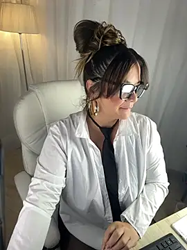 Snapshot of best_secret chatting on 10, 4, 2026 best secret online show from 10, 4, 2026