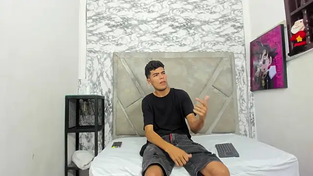 Snapshot of tomy_hotboy chatting on 29, 10, 2025 tomy hotboy online show from 29, 10, 2025