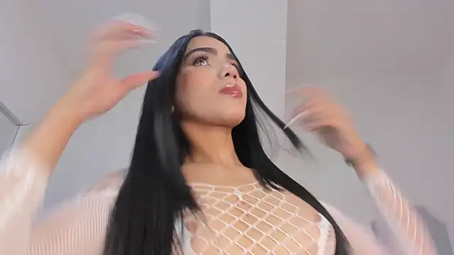 Snapshot of roxana_scott1 chatting on 2, 4, 2026 roxana scott1 online show from 2, 4, 2026