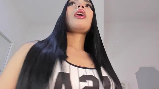 Snapshot of roxana_scott1 chatting on 8, 4, 2026 roxana scott1 online show from 8, 4, 2026