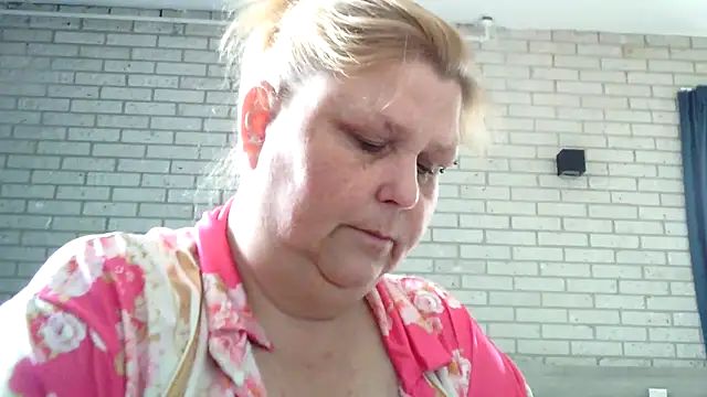 Snapshot of Sylviastar46 chatting on 18, 4, 2026 Sylviastar46 online show from 18, 4, 2026