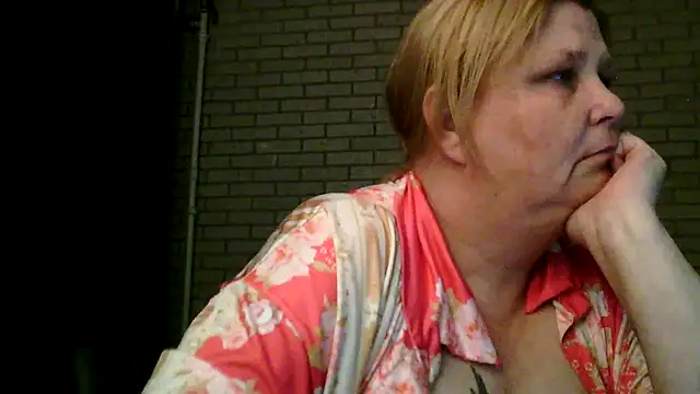 Snapshot of Sylviastar46 chatting on 18, 4, 2026 Sylviastar46 online show from 18, 4, 2026