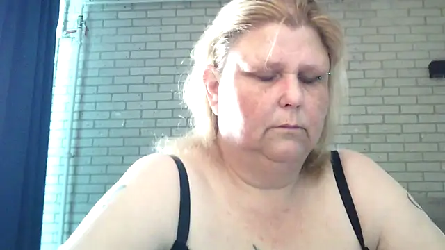 Snapshot of Sylviastar46 chatting on 20, 4, 2026 Sylviastar46 online show from 20, 4, 2026