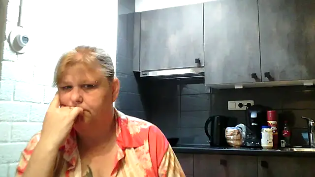 Snapshot of Sylviastar46 chatting on 29, 4, 2026 Sylviastar46 online show from 29, 4, 2026