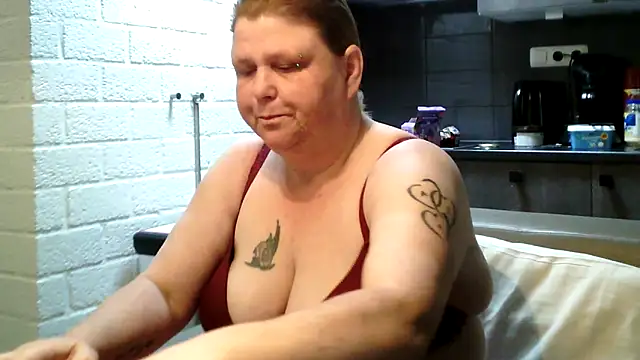 Snapshot of Sylviastar46 chatting on 2, 5, 2026 Sylviastar46 online show from 2, 5, 2026