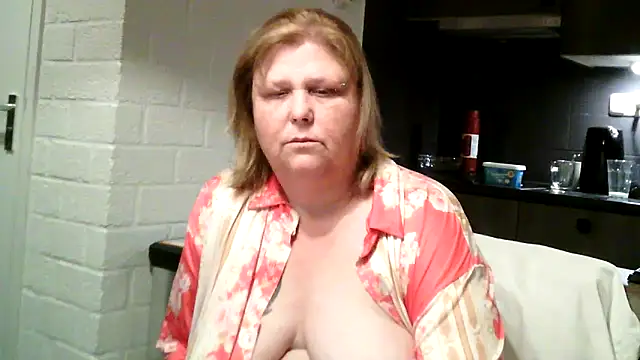 Snapshot of Sylviastar46 chatting on 3, 5, 2026 Sylviastar46 online show from 3, 5, 2026
