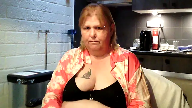 Snapshot of Sylviastar46 chatting on 6, 5, 2026 Sylviastar46 online show from 6, 5, 2026