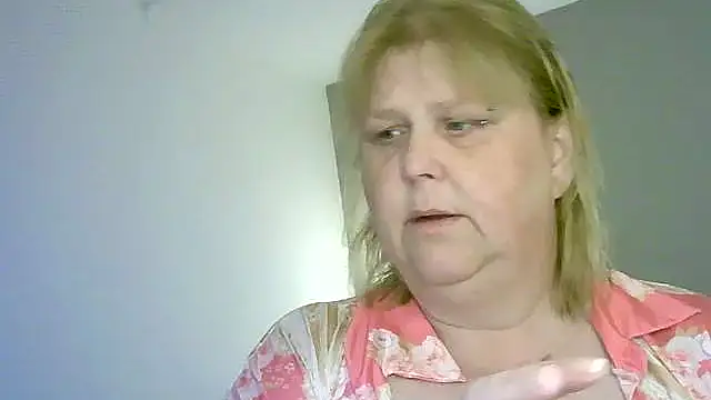 Snapshot of Sylviastar46 chatting on 15, 5, 2026 Sylviastar46 online show from 15, 5, 2026