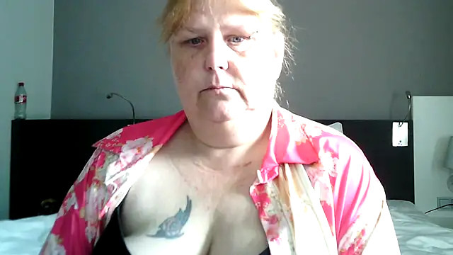 Snapshot of Sylviastar46 chatting on 16, 5, 2026 Sylviastar46 online show from 16, 5, 2026