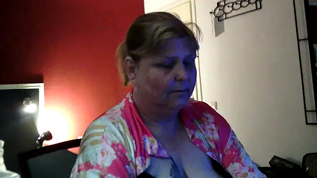 Snapshot of Sylviastar46 chatting on 19, 5, 2026 Sylviastar46 online show from 19, 5, 2026