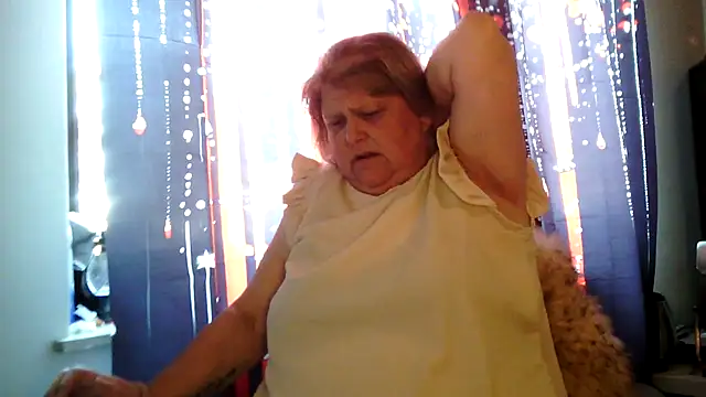 Snapshot of Sylviastar46 chatting on 27, 6, 2026 Sylviastar46 online show from 27, 6, 2026