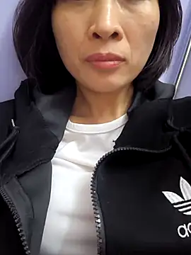 Snapshot of Agine222 chatting on 4, 11, 2025 Agine222 online show from 4, 11, 2025