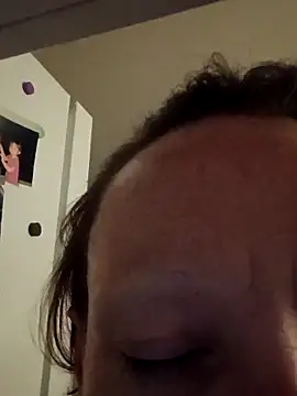 Snapshot of Karebearz1 chatting on 2, 4, 2026 Karebearz1 online show from 2, 4, 2026