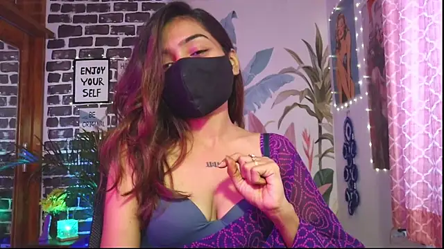 Snapshot of Saloni9 chatting on 4, 4, 2026 Saloni9 online show from 4, 4, 2026