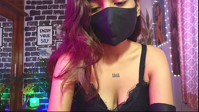 Snapshot of Saloni9 chatting on 5, 4, 2026 Saloni9 online show from 5, 4, 2026