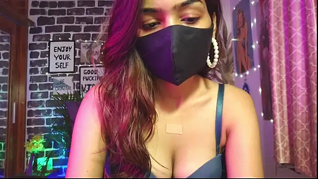 Snapshot of Saloni9 chatting on 7, 4, 2026 Saloni9 online show from 7, 4, 2026