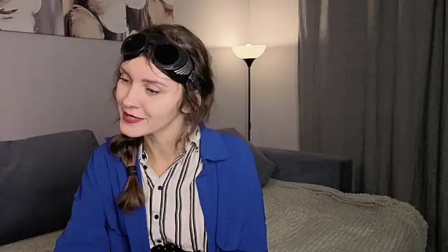 Snapshot of LauraYoungg chatting on 30, 10, 2025 LauraYoungg online show from 30, 10, 2025