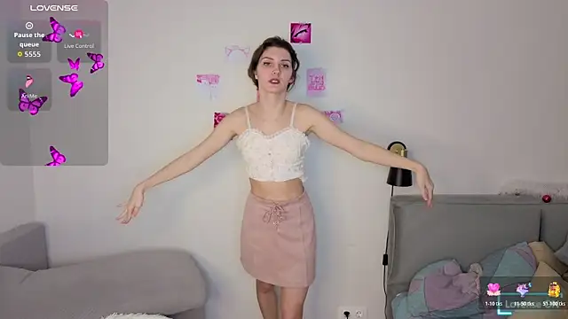 Snapshot of LauraYoungg chatting on 20, 3, 2026 LauraYoungg online show from 20, 3, 2026