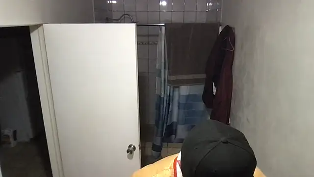 Snapshot of ezrah23 chatting on 15, 12, 2025 ezrah23 online show from 15, 12, 2025