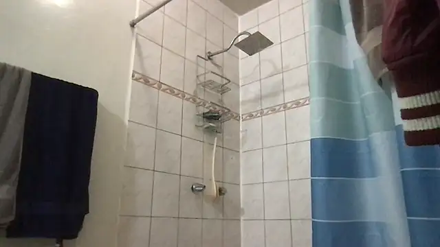 Snapshot of ezrah23 chatting on 16, 12, 2025 ezrah23 online show from 16, 12, 2025