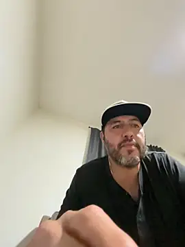 Snapshot of ezrah23 chatting on 6, 1, 2026 ezrah23 online show from 6, 1, 2026