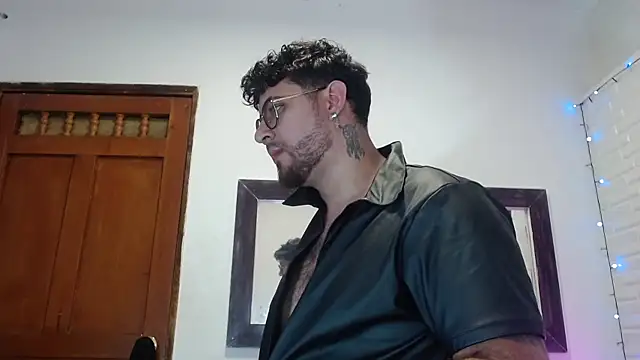 Snapshot of Andrew_Foxx1 chatting on 30, 10, 2025 Andrew Foxx1 online show from 30, 10, 2025