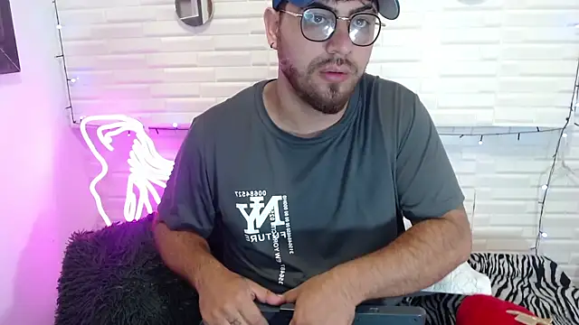 Snapshot of Andrew_Foxx1 chatting on 31, 10, 2025 Andrew Foxx1 online show from 31, 10, 2025