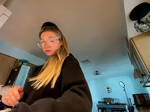 Snapshot of hatgirlsolo chatting on 29, 11, 2025 hatgirlsolo online show from 29, 11, 2025